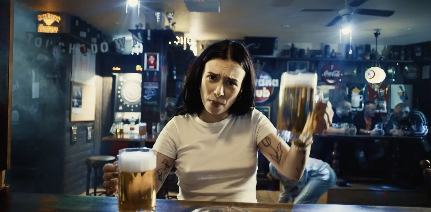 Hose Runter — Vicky, music video directed by Elwin Kinecki